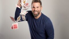 Former NFL Pro-Bowler turned renowned keynote speaker and magician Jon Dorenbos